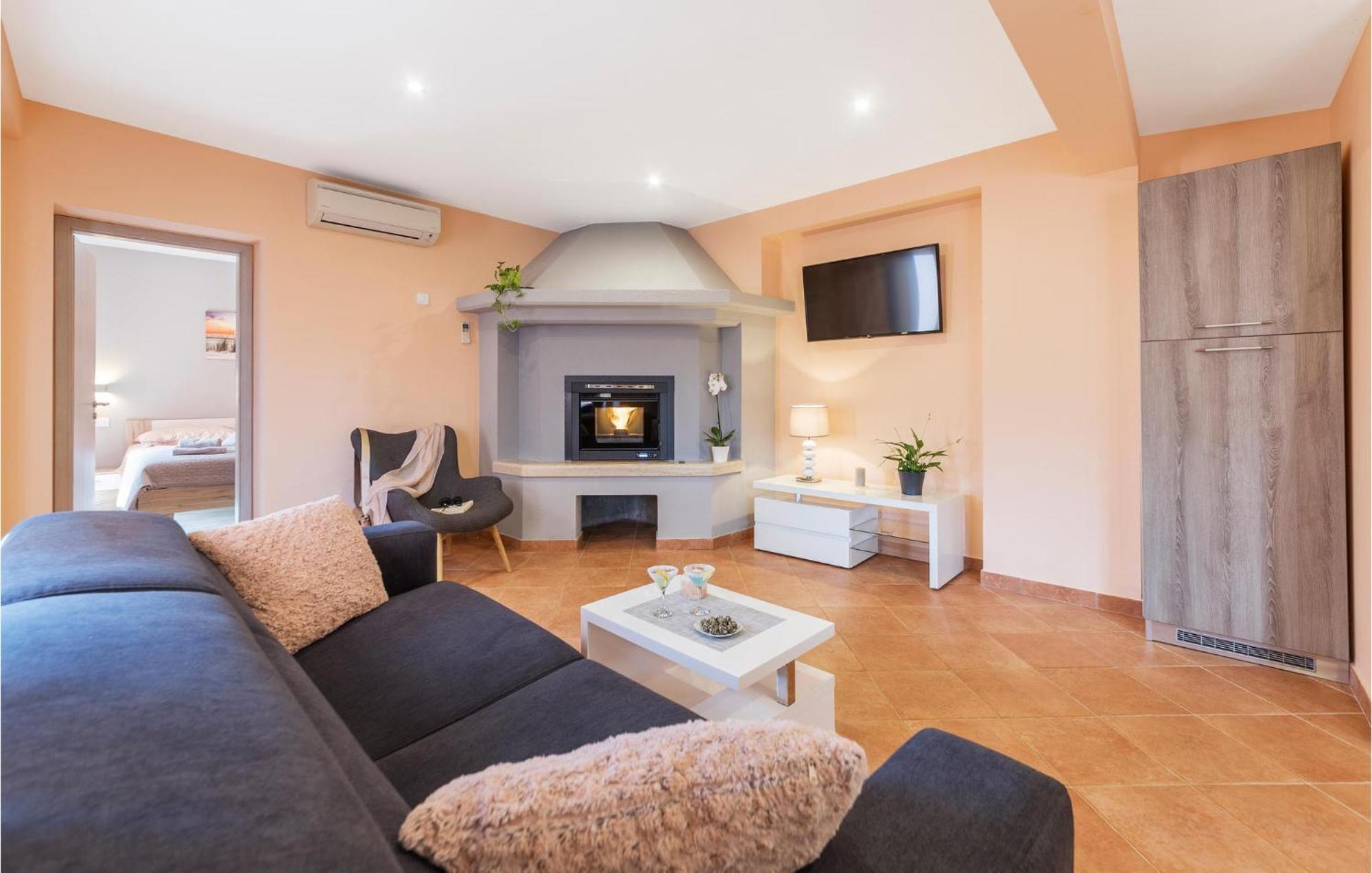 1 Bedroom Stunning Apartment In Pula Extérieur photo